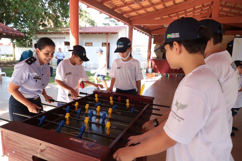 Prefeitura de Porto Velho leva atividades recreativas às crianças do projeto social da Base Aérea