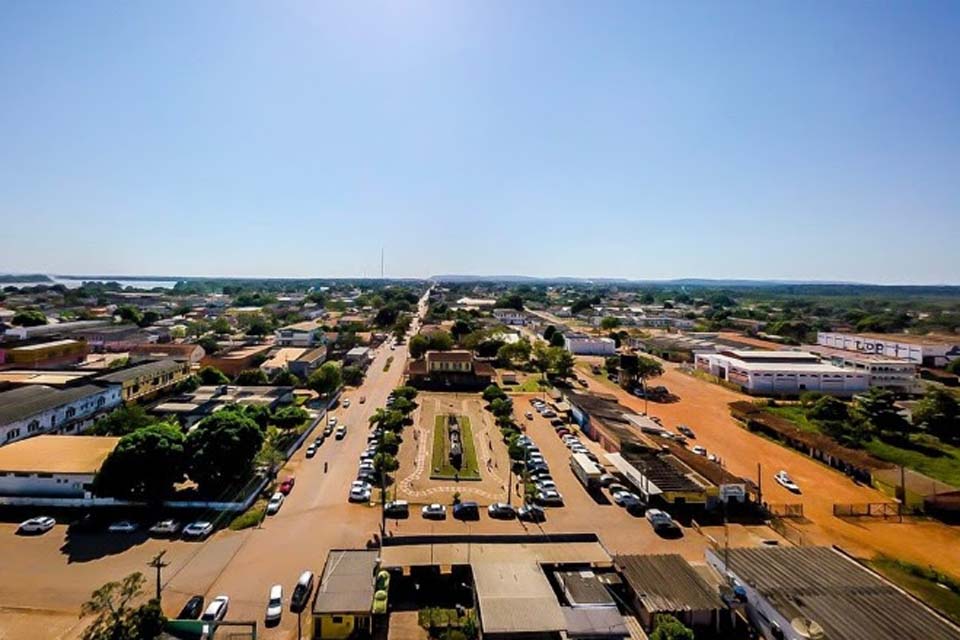 Trecho de avenida no Serraria recebe asfalto; ação melhora infraestrutura da cidade 