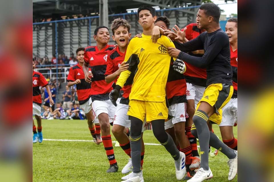 No Flamengo, goleiro de Ariquemes pega dois pênaltis e é campeão na base: 