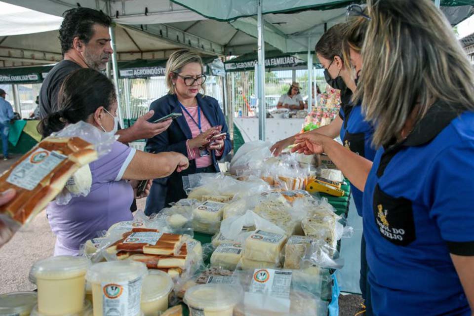 Exposição Agroindústria Familiar atrai servidores e população com vitrine de alimentos e artesanato