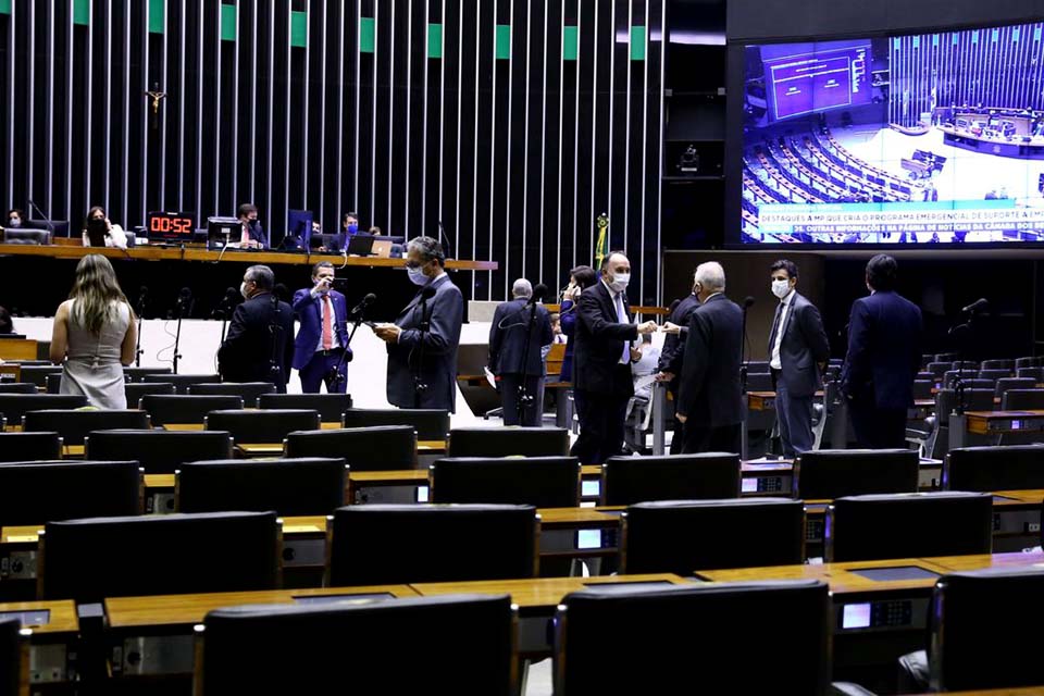 Câmara aprova MP que dá prazo para devolução de auxílio emergencial