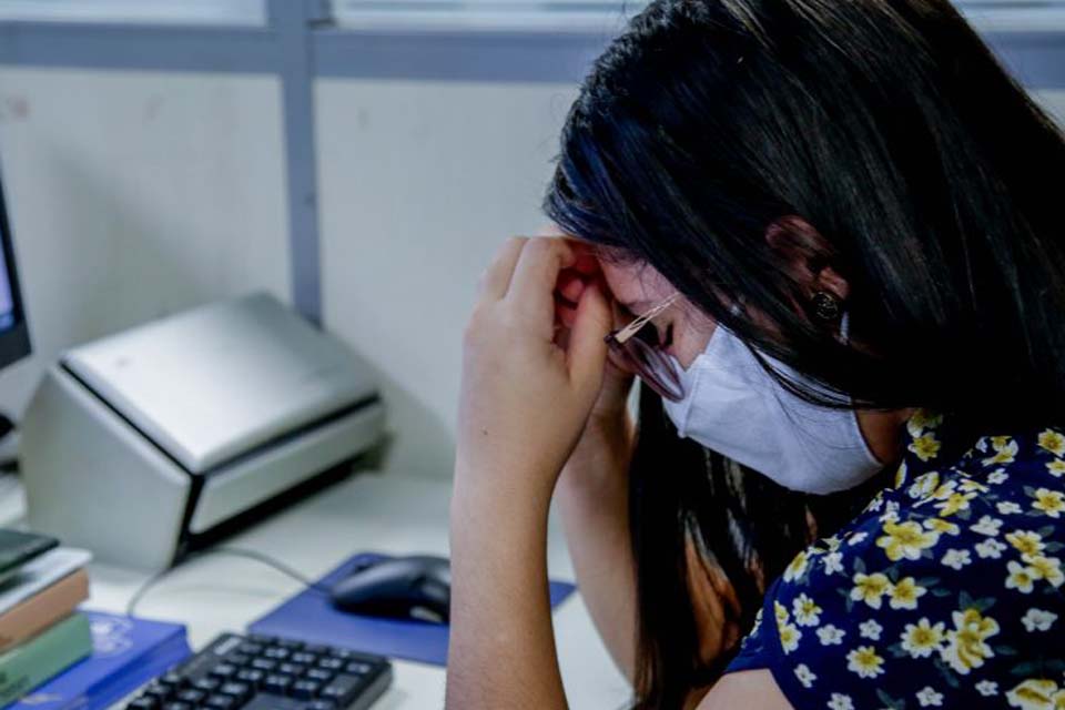 No mês de prevenção ao suicídio, especialistas alertam sobre os sintomas ligados a depressão e divulgam centrais de atendimento