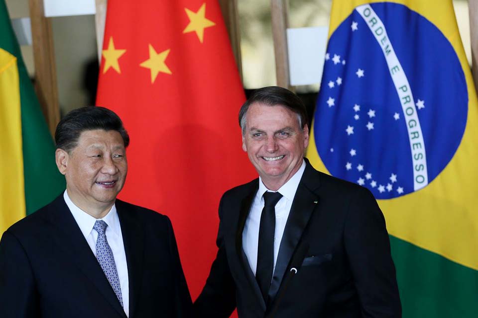 Brasil e China firmam acordos em áreas como política, comércio e saúde