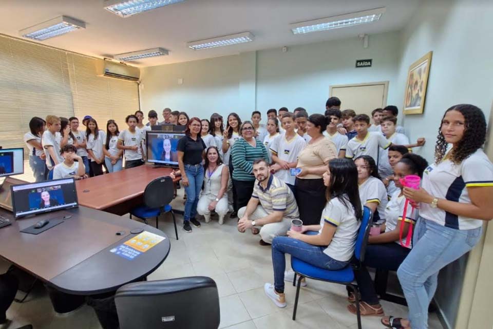 Vara de Trabalho de São Miguel do Guaporé recebe estudantes