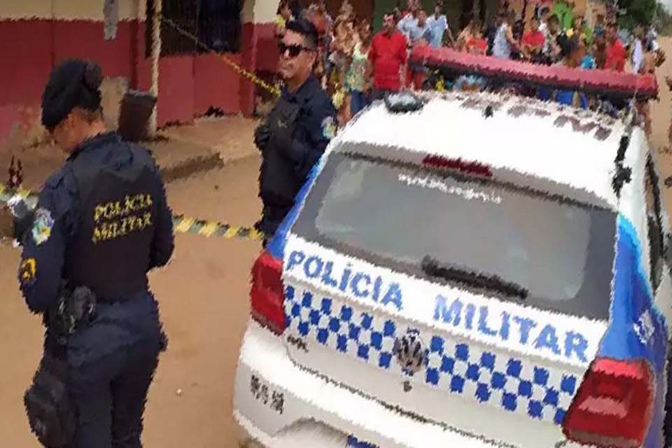 Jovem é atacado a tiros na frente de escola na zona leste