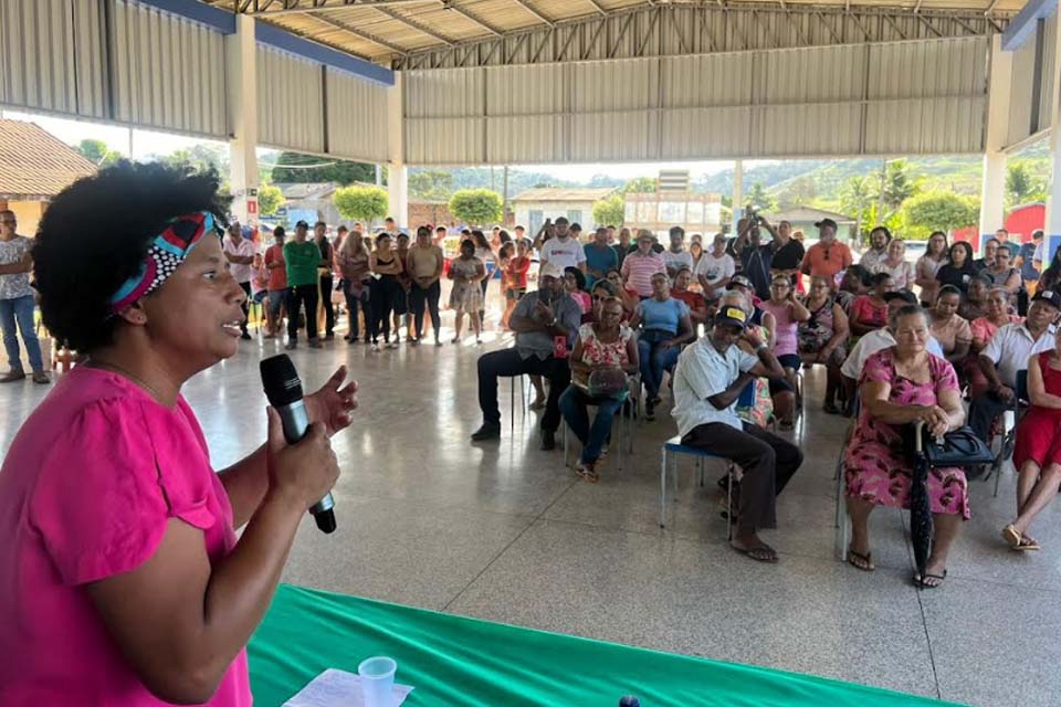 Sílvia Cristina entrega novo barracão da feira em Governador Jorge Teixeira