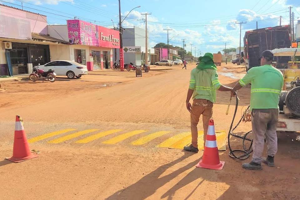 Semust instala e revitaliza sinalização de trânsito no Distrito Bom Futuro