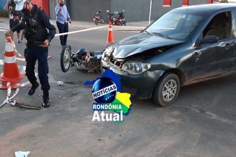  Criança é socorrida desacordada após colisão entre carro e moto 