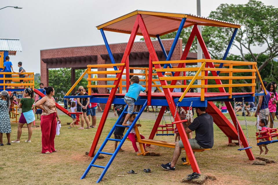 Praça do Feirão do Produtor Rural recebe playgrounds infantis