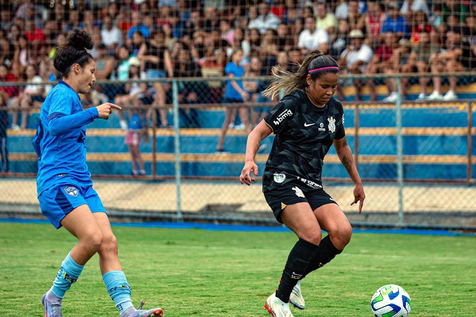 Corinthians empata e permanece na liderança do Brasileiro Feminino