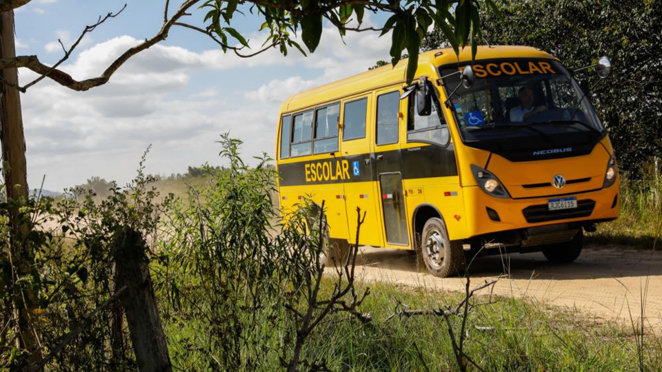 Delegado Lucas solicita inclusão da linha rural em rota de ônibus escolar em Buritis