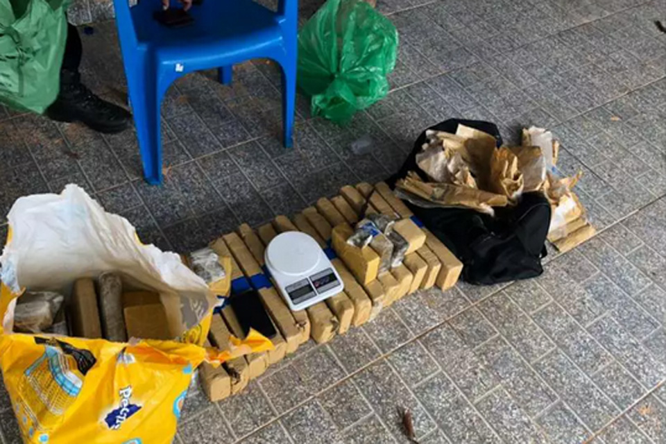 PM prende cinco pessoas e apreende quase 30Kg de maconha na zona norte