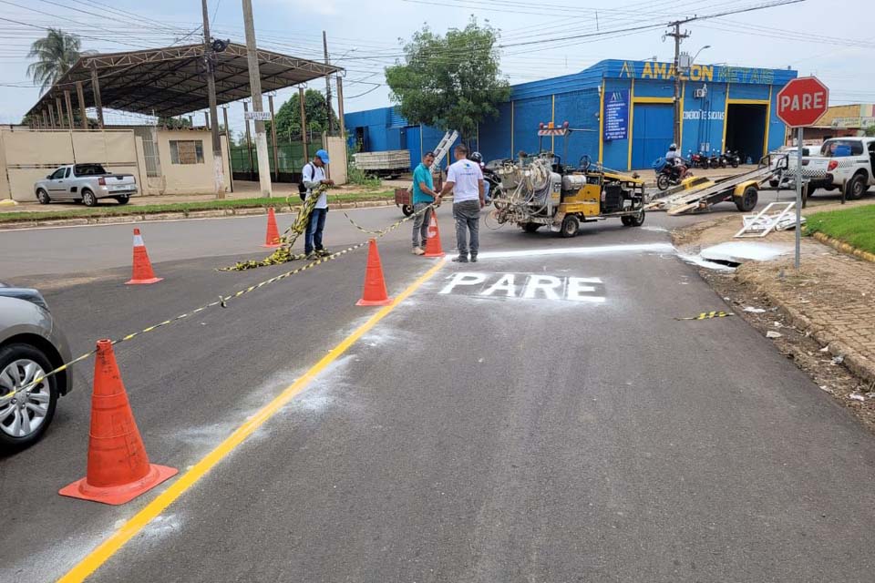 Após obras de infraestrutura, ruas do bairro Lagoa recebem sinalização