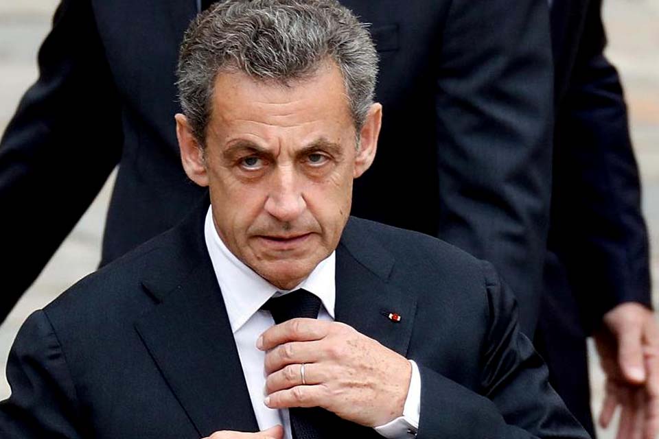 Condenado por corrupção, Sarkozy, Ex-presidente francês, usará tornozeleira na França