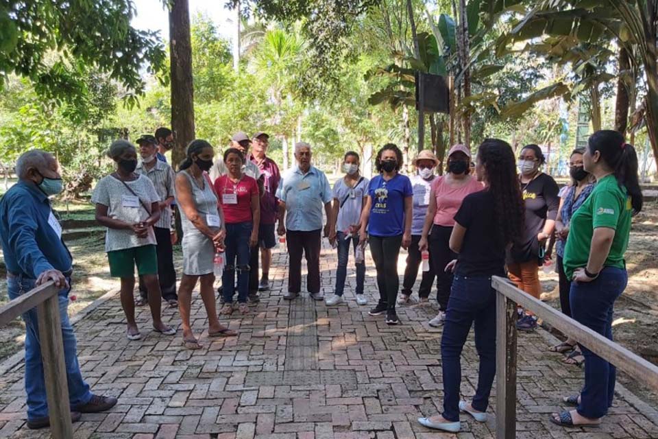 Cras Elizabeth Paranhos promove passeio a idosos no Parque Natural de Porto Velho