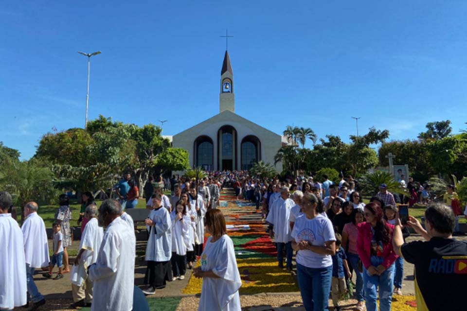 Celebração de Corpus Christi marca os 50 anos da Paróquia Nossa Senhora Aparecida de Ouro Preto do Oeste