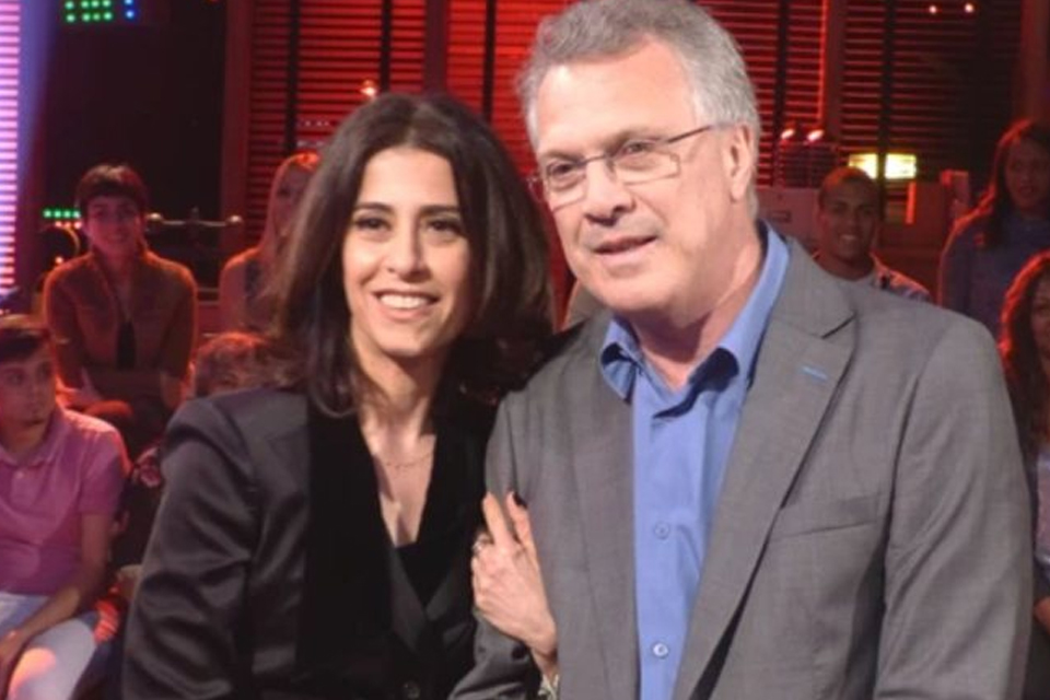 Pedro Bial homenageia Fernanda Torres após vitória no Globo de Ouro: “Família do teatro encurta séculos”