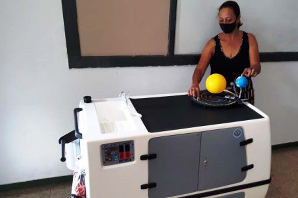 Escolas estaduais recebem laboratórios, equipamentos de som e mobiliários