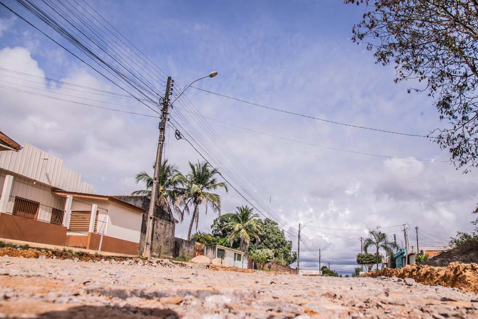 Prefeitura acelera obras do programa Poeira Zero; ruas dos bairros JK e Alto Alegre tem base preparadas