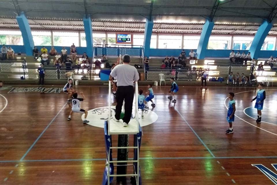 Governo de Rondônia promove curso de arbitragem em voleibol, em Espigão do Oeste