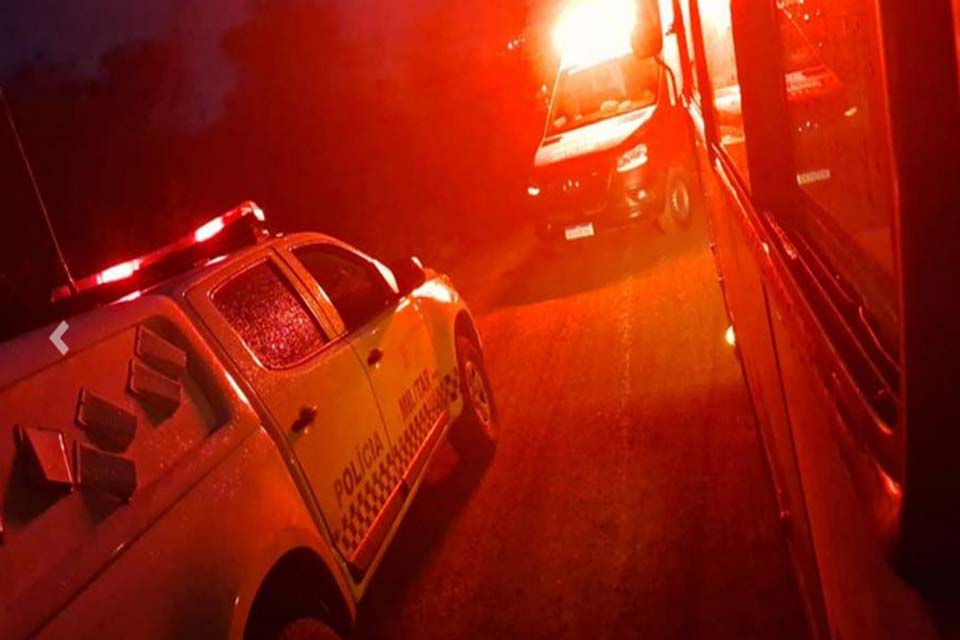 Homem é atacado a tiros e tem carro incendiado em Vilhena