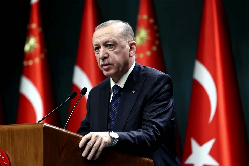 Erdogan pede a Putin canal aberto para enviar ajuda à Síria