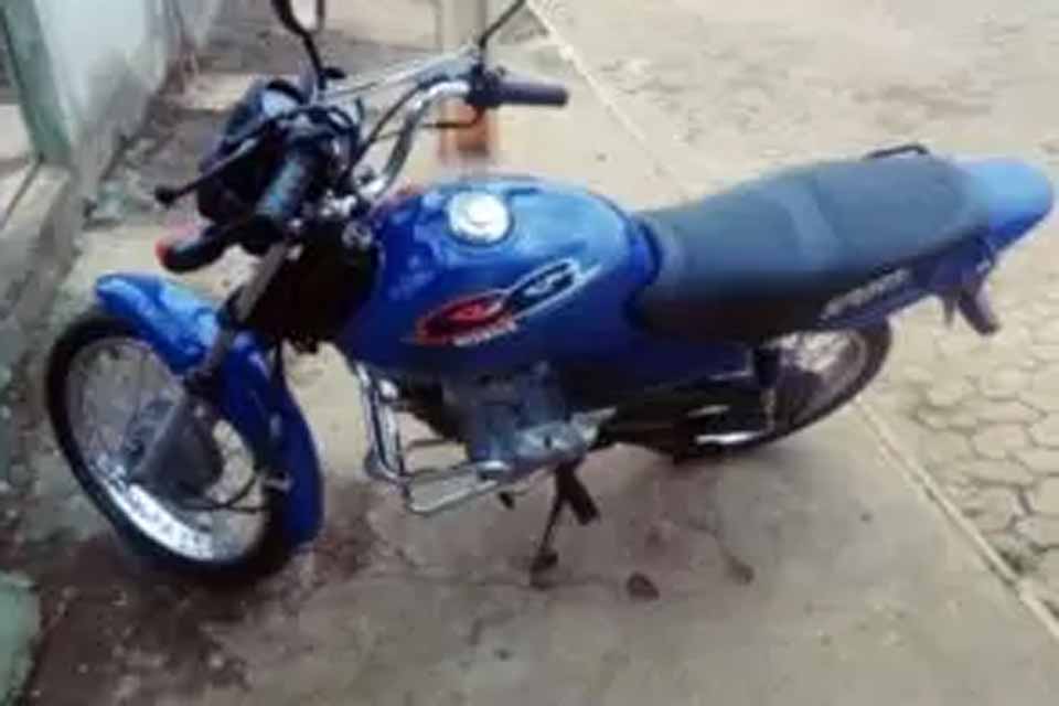  Motocicleta furtada aparece em frente a casa da vítima após 4 dias