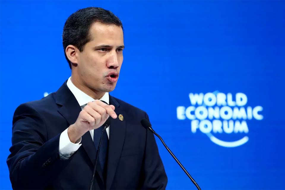 Em Davos, Guaidó pede ajuda contra 'ditadura' de Maduro na Venezuela