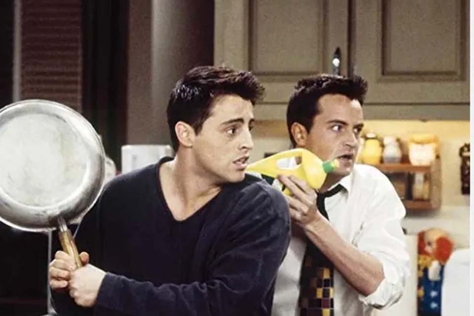 Matt LeBlanc, o Joey de 'Friends', faz homenagem a Matthew Perry: 'Foi uma honra dividir o palco com você'