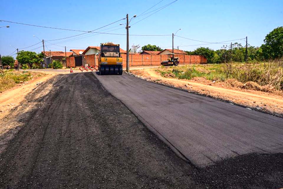 Obras de pavimentação avançam em ruas do Geraldo Alvim