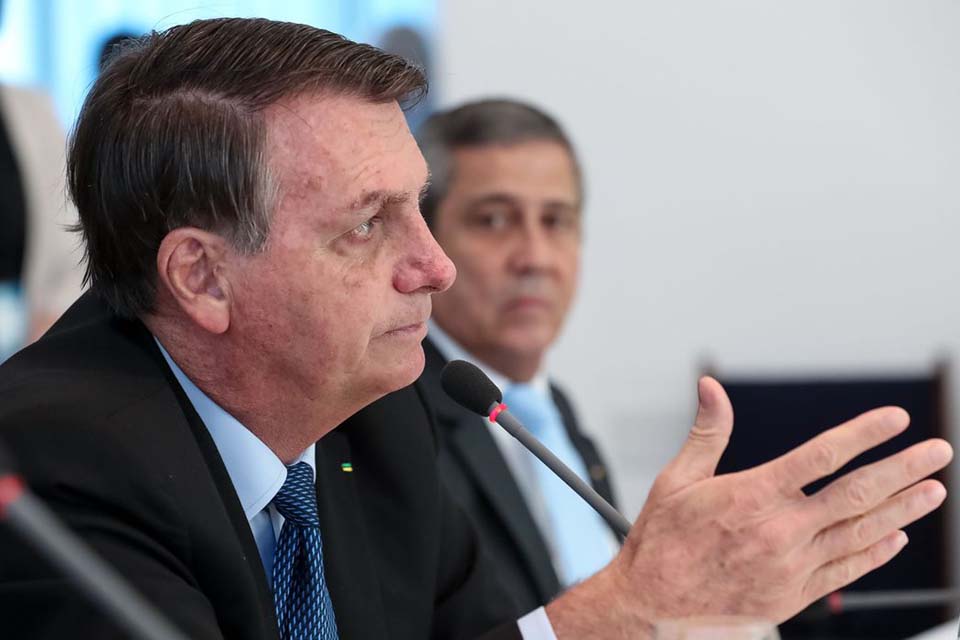 Bolsonaro recria Ministério das Comunicações