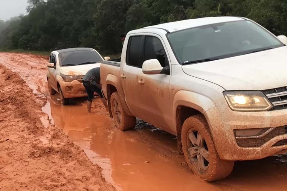 Jornal de Roraima aborda dificuldades na travessia pela BR-319 que liga Amazonas a Rondônia