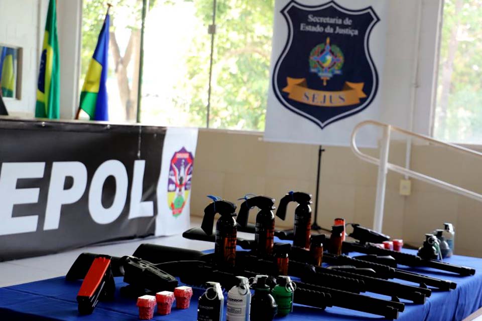 Armamentos são entregues para a Escola Estadual de Serviços Penais durante abertura do Ciclo de Aperfeiçoamento