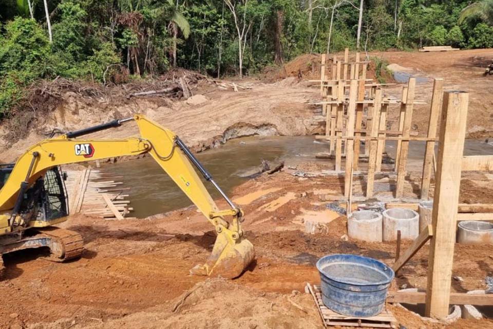 Prefeitura trabalha para construir nova ponte sobre o Rio São Domingos na Linha 628