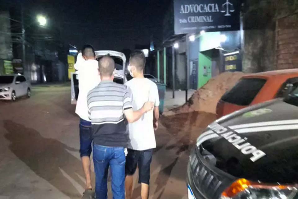 Trio suspeito de furtos e tráfico de drogas é preso pelo Sevic do 2°DP