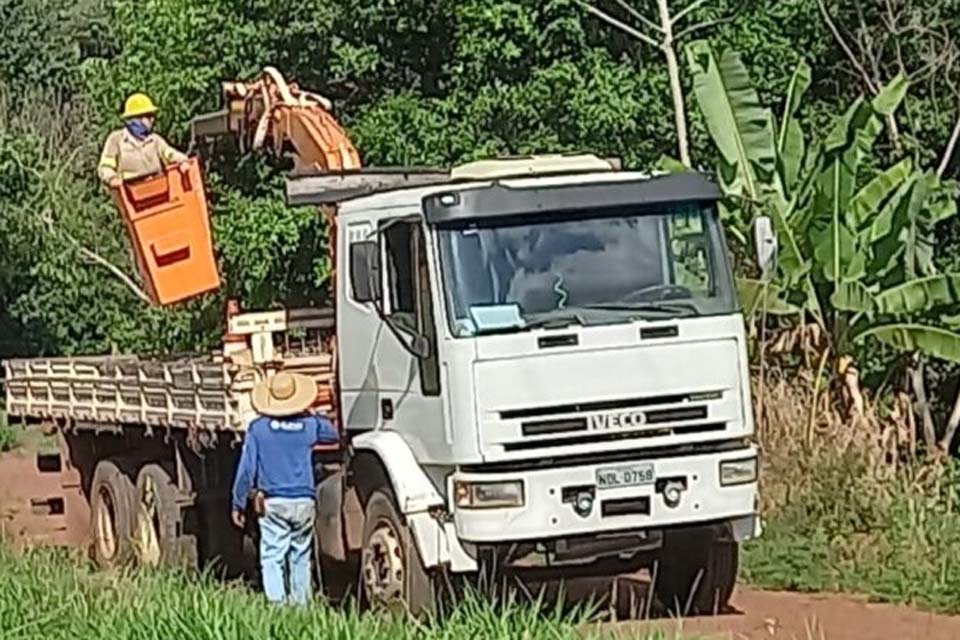 Semosp realiza trabalho de manutenção na iluminação pública da cidade