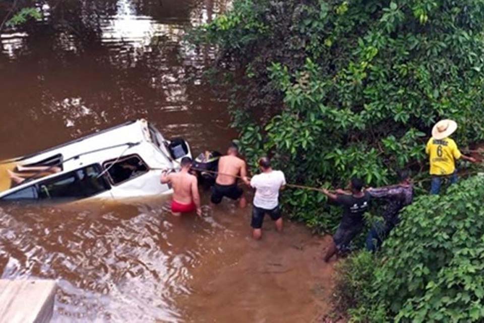 Acidente deixa cinco adultos e uma criança mortos em Pimenteiras 