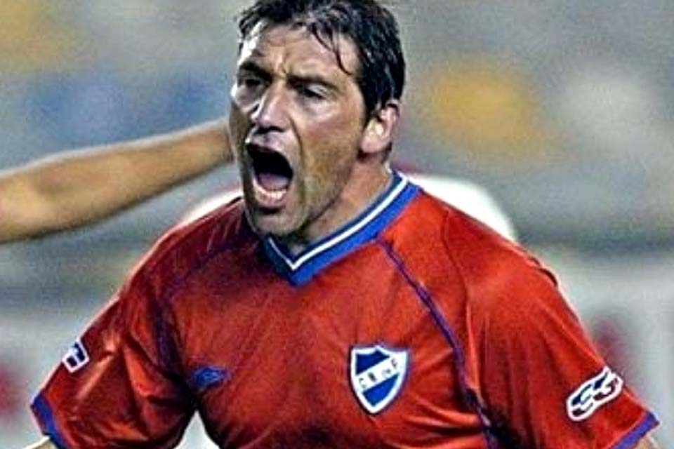 Ex-jogador da seleção uruguaia e da Juventus morre aos 49 anos