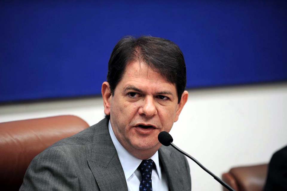 Senador Cid Gomes recebe alta da Unidade de Terapia Intensiva