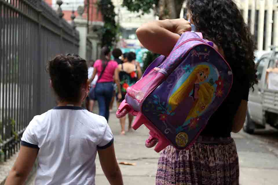 Dois em cada três estudantes precisam de reforço escolar, diz pesquisa