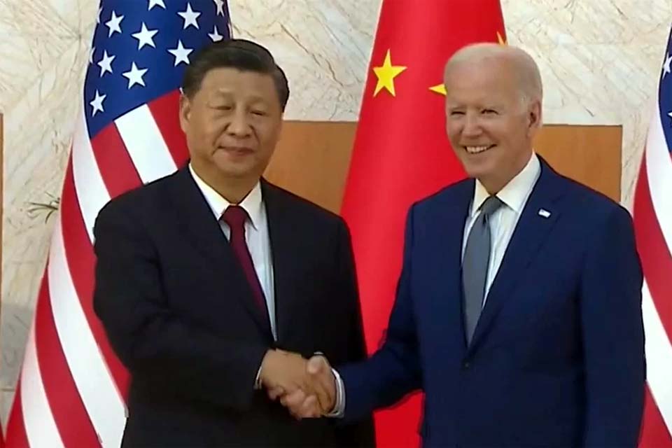 Presidente dos EUA chama novamente Xi Jinping de ditador e China reage