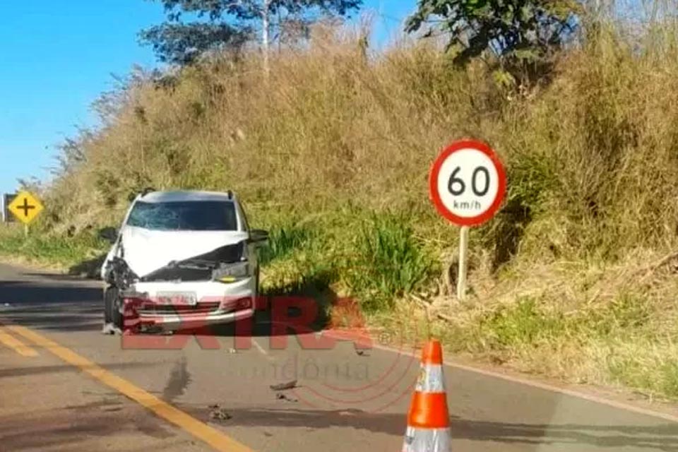 Pai e filho morrem em colisão entre carro e moto na BR-435 