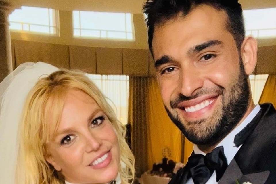 Sam Asghari confirma fim de relacionamento com Britney Spears: 'M*rdas acontecem'