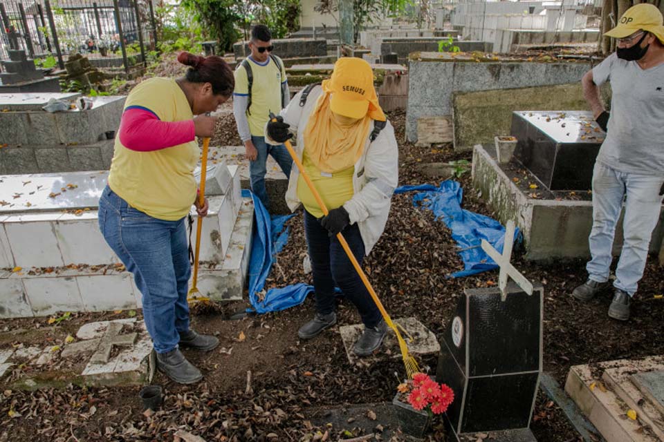 Mutirão de limpeza no Cemitério dos Inocentes prepara o local para as visitas do Dia dos Finados