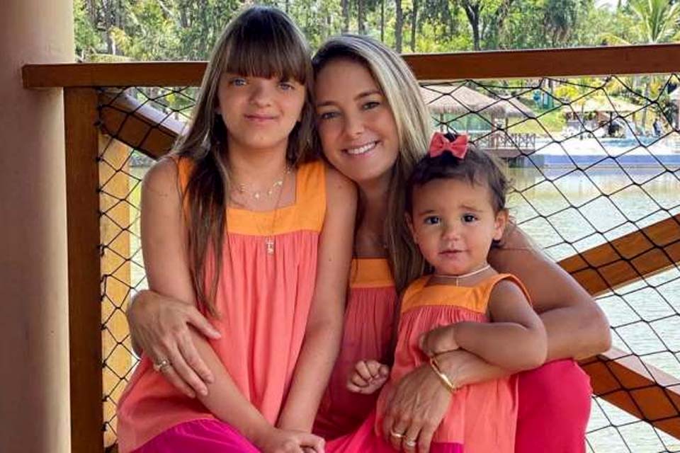 Filhas de Ticiane Pinheiro curtem passeio com a mãe: 'Aproveitando cada minuto'