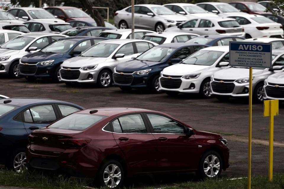 Vendas de automóveis têm queda de 31% em julho