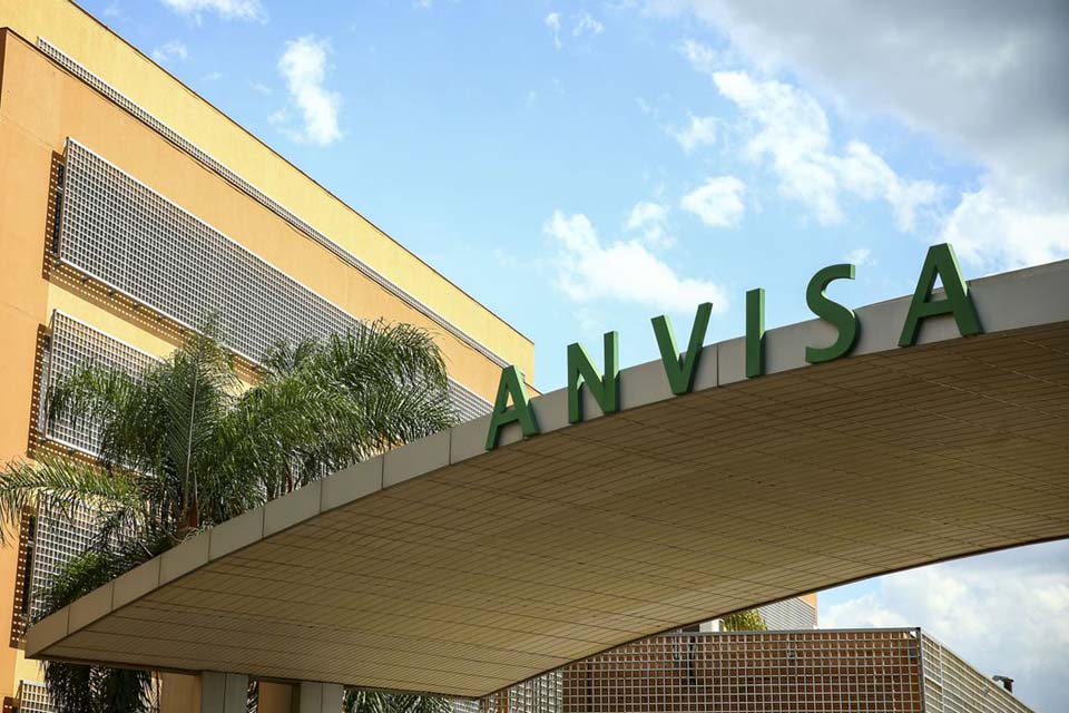 Anvisa autoriza nova fase de estudos de vacina contra covid-19