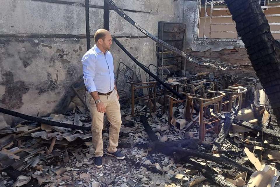 Cirone Deiró atribui incêndio em escola estadual a descaso do secretário Suamy com manutenção da rede elétrica