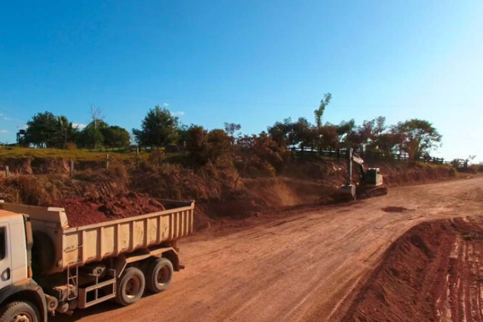 Trecho da Rodovia-420 entre os distritos de Rio Branco e Jacinopólis passa por serviços de recuperação