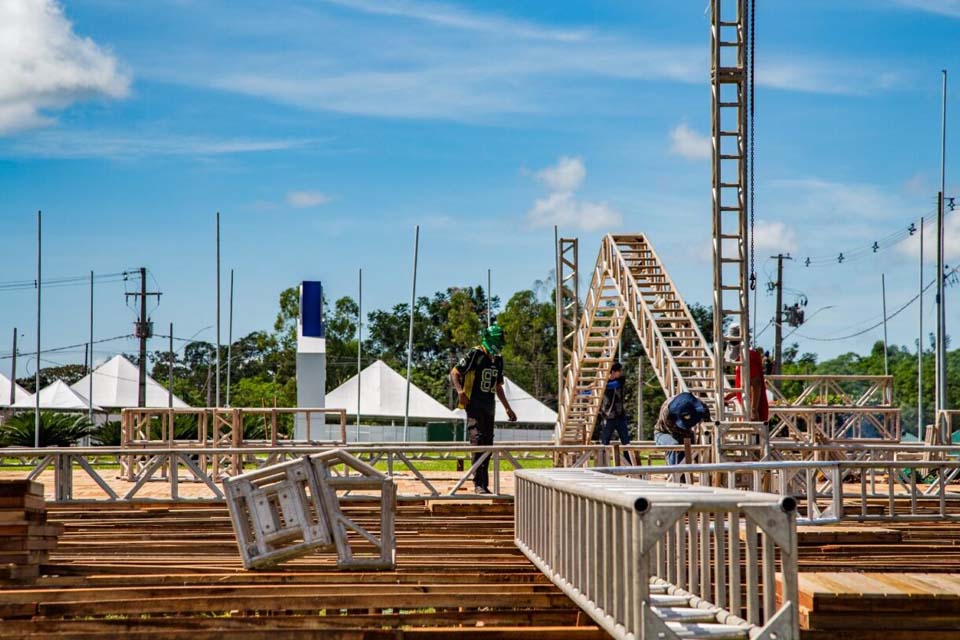 Instalações de estruturas começam a dar forma à 10ª edição da Rondônia Rural Show